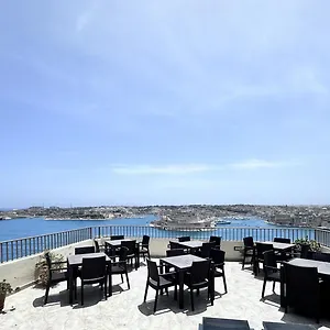 https://grand-harbour-hotel.hotelssaintjulians.com