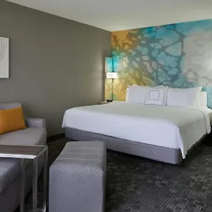 Courtyard By Marriott Airport Canada